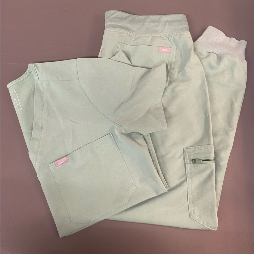 Jade Figs scrubs